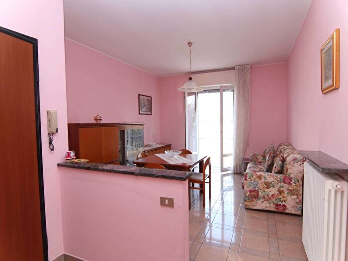 Appartamento trilocale in affitto in Via Enrico Fermi, Centro, Olgiate Comasco
