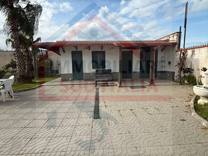 Casa trilocale in affitto in Via Madonna del Pantano, Licola Paese, Giugliano in Campania