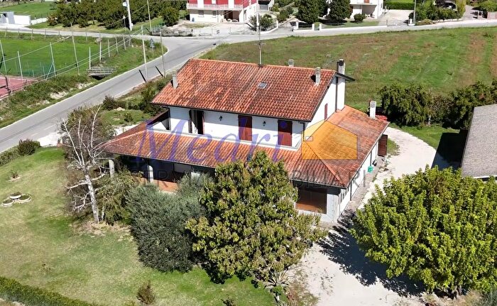 Casa con 9 locali in vendita in Cesena