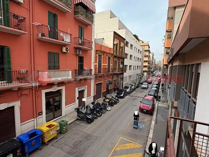 Appartamento quadrilocale in vendita in Via Pasubio, Bari