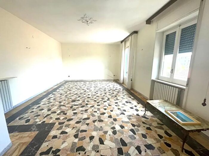 Appartamento trilocale in vendita in Via Gabriele E Guido Pizzuti, Cosenza