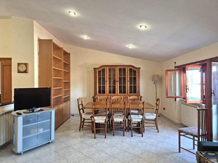 Appartamento trilocale in affitto in Via Paolo Damiani, Isola Sacra, Fiumicino