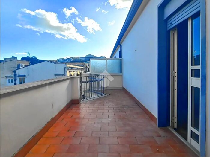 Appartamento con 5 locali in vendita in Via Beati Paoli, Palermo