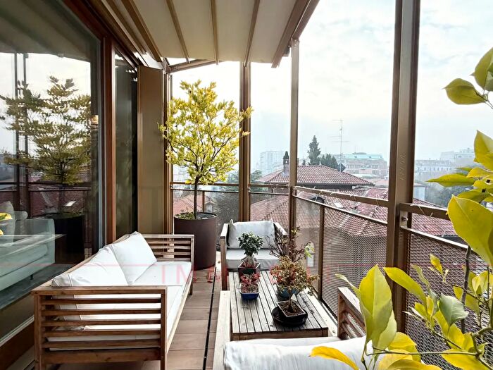 Appartamento trilocale in affitto in Via Monte Bianco, Milano