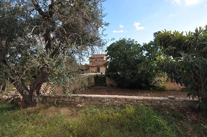 Casa con 6 locali in vendita in Contrada Paterno, Acquaviva Picena