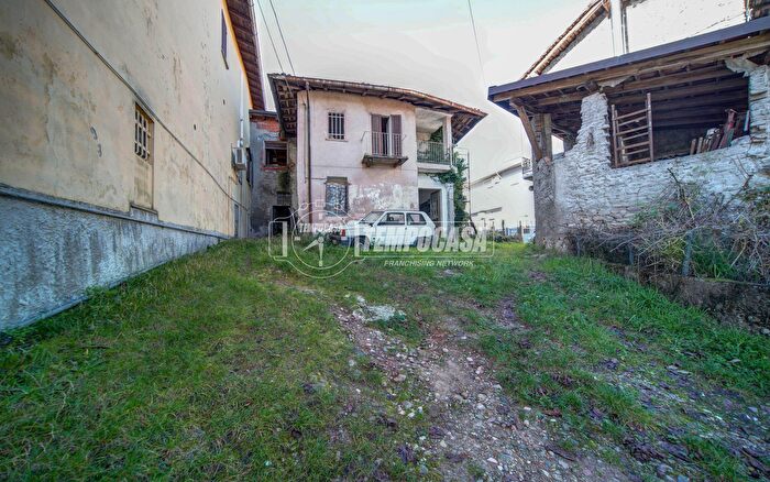 Appartamento trilocale in vendita in Via Stribiana, Carnago