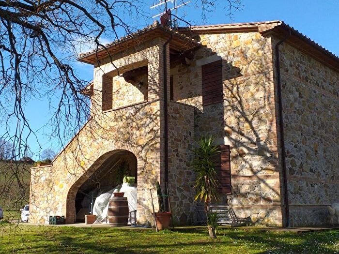Appartamento con 5 locali in affitto in Strada Comunale Semproniano, Semproniano