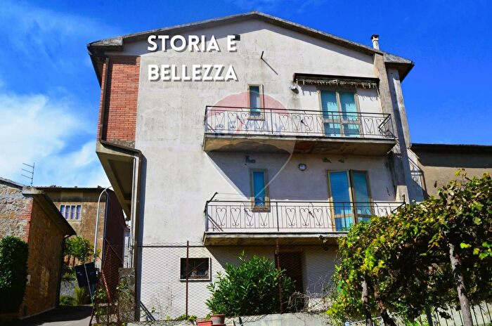 Casa con 8 locali in vendita in Via Giulio Cesare, Roccastrada