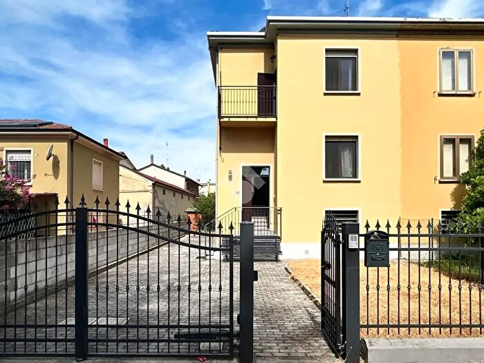 Casa trilocale in vendita in Via Lavoro, Molinella