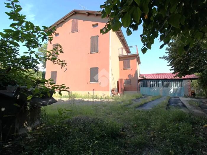 Casa con 6 locali in vendita in Via Casiglie Str Bassa, Sassuolo