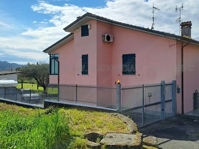 Casa con 5 locali in vendita in Sarzana