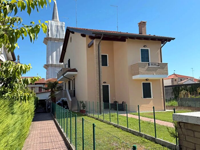 Casa quadrilocale in vendita in Via Don Bosco, Brugine
