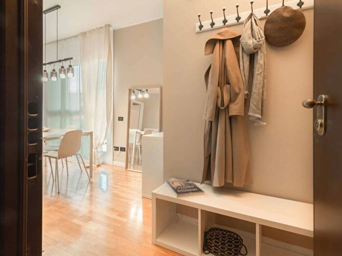 Appartamento trilocale in affitto in Via Pietro Custodi, Corso San Gottardo, Milano