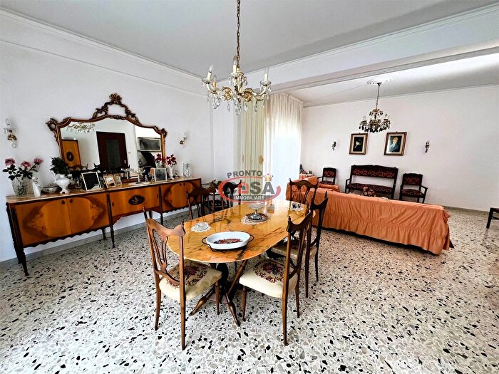 Appartamento con 8 locali in vendita in Marsala