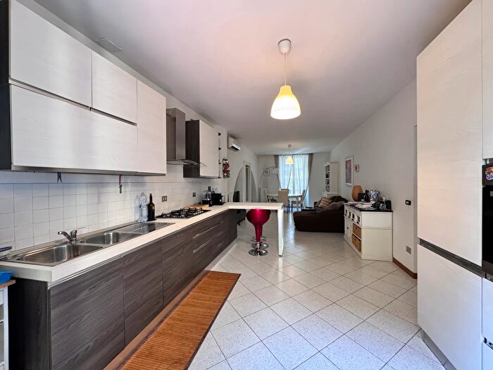 Appartamento trilocale in vendita in Corso Colombo, Milano