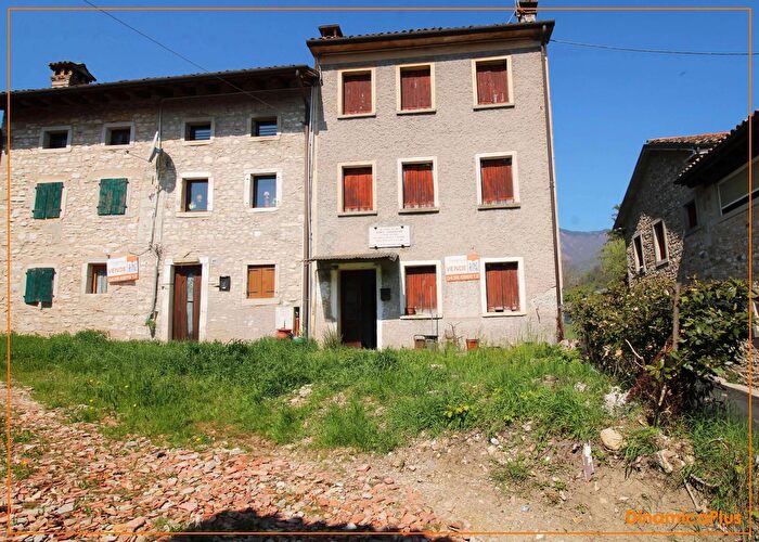 Casa con 6 locali in vendita in Miane