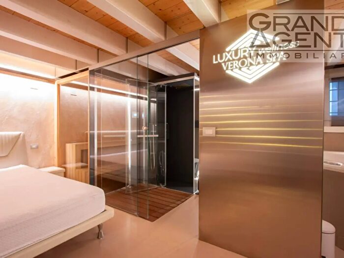 Appartamento bilocale in vendita in Vicolo San Sebastiano, Verona