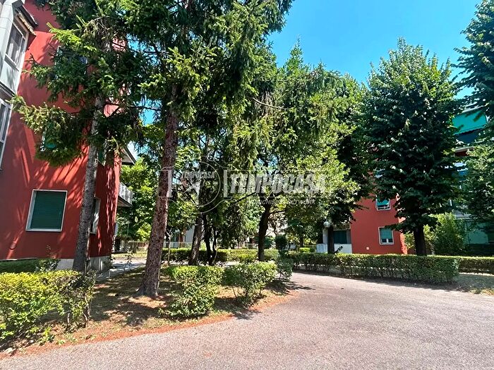 Appartamento trilocale in vendita in Via Tiziano B, Cinisello Balsamo