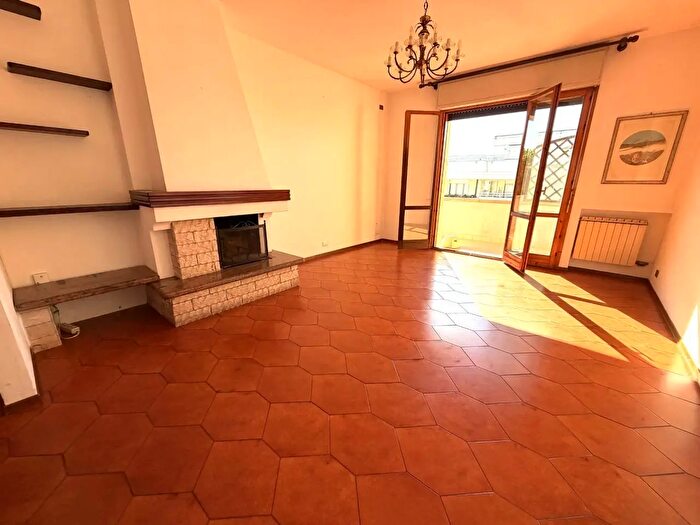 Appartamento con 5 locali in vendita in Via Indipendenza, Viareggio