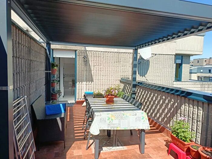 Appartamento trilocale in vendita in Via Capuana, Rho