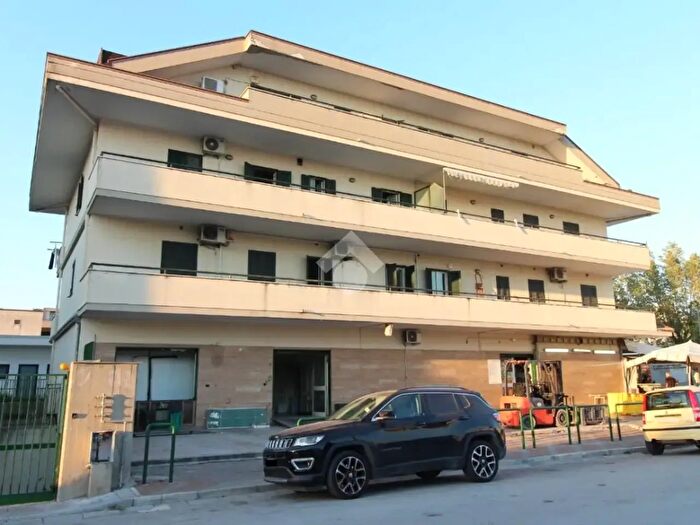 Appartamento quadrilocale in vendita in Via Salvo d'Acquisto, Curti