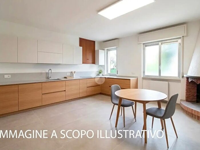 Casa con 5 locali in vendita in Via Enrico Toti, Nereto