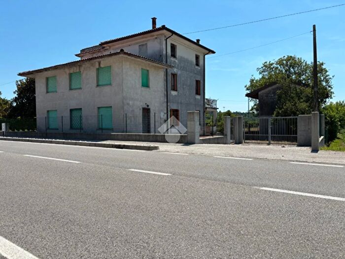 Casa quadrilocale in vendita in Viale Udine, Cassacco