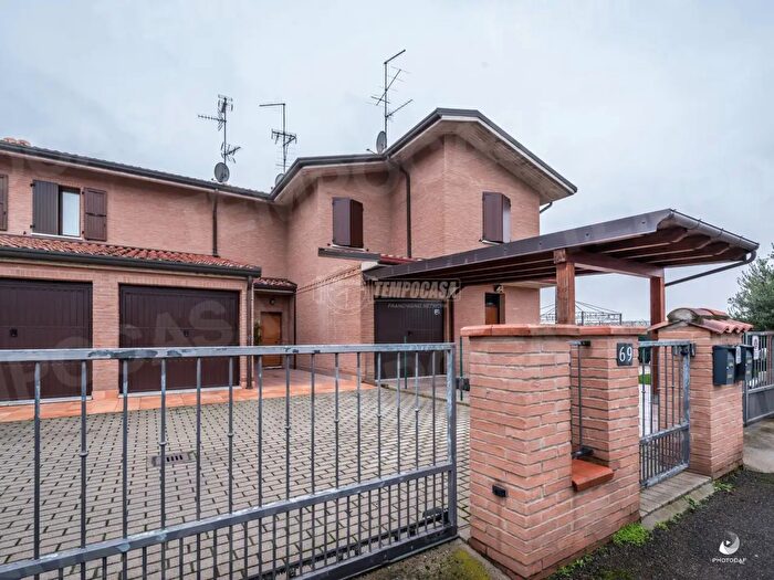 Casa quadrilocale in vendita in Via Capitini, Crevalcore