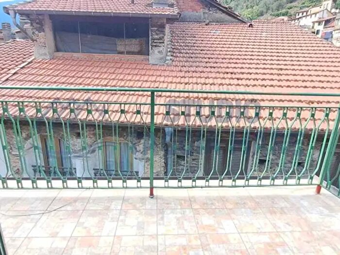 Appartamento quadrilocale in vendita in Via Ponte, Badalucco