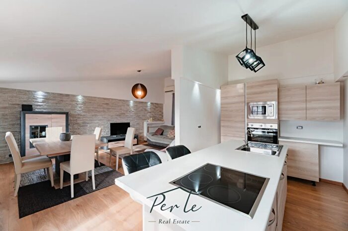 Appartamento con 6 locali in vendita in Via Sebastiano Satta, Bosa