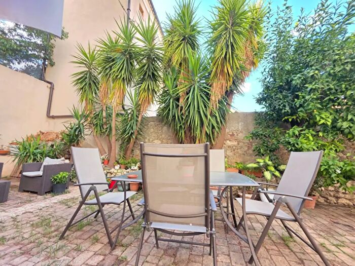 Appartamento con 8 locali in vendita in Via Alfonso Salfi, Cosenza