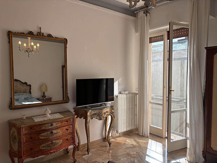 Appartamento con 6 locali in vendita in Firenze