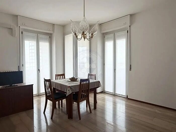 Appartamento trilocale in vendita in Via XXV Aprile, Desio