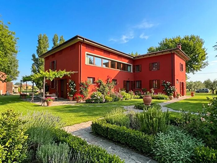 Casa con 6 locali in vendita in Castel San Pietro Terme