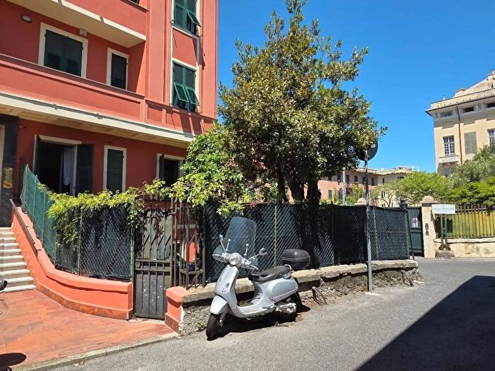 Appartamento trilocale in affitto in Via Giuseppe Parini, Albaro, Genova