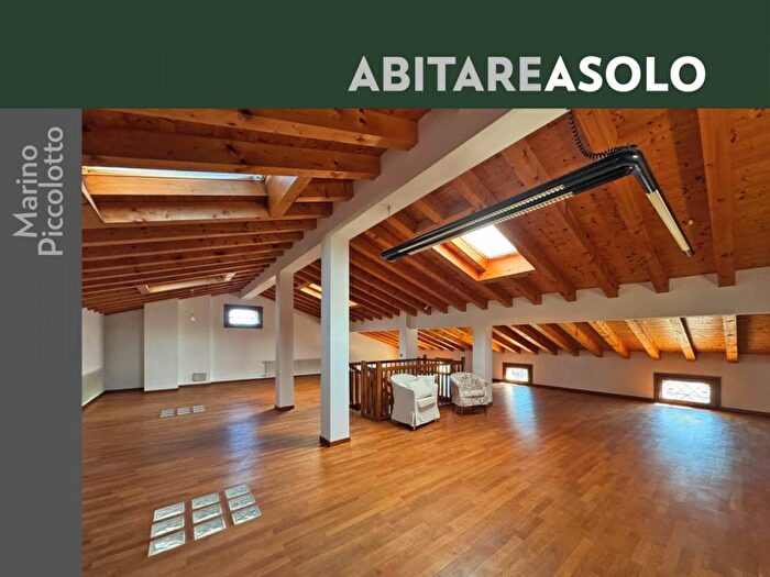 Appartamento quadrilocale in affitto in via Carreggiate, Asolo