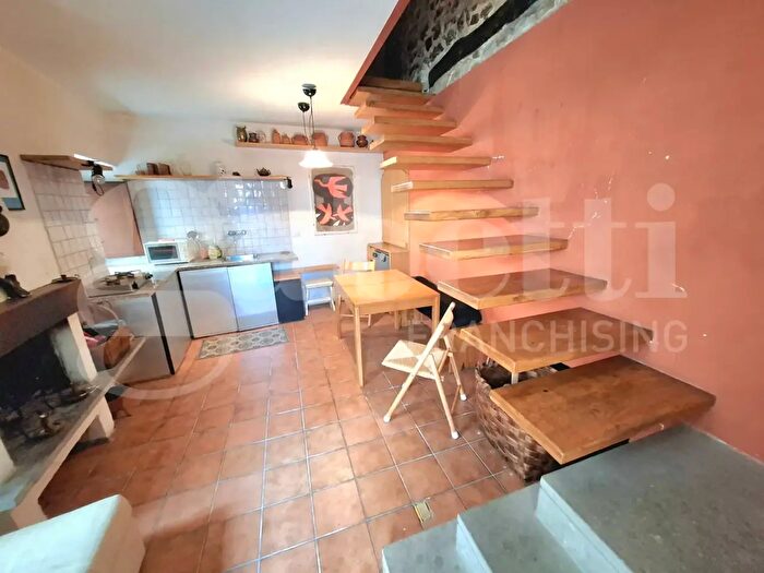 Casa trilocale in vendita in Via Orfeo Vincenzo Scoccia, Rocca Di Mezzo