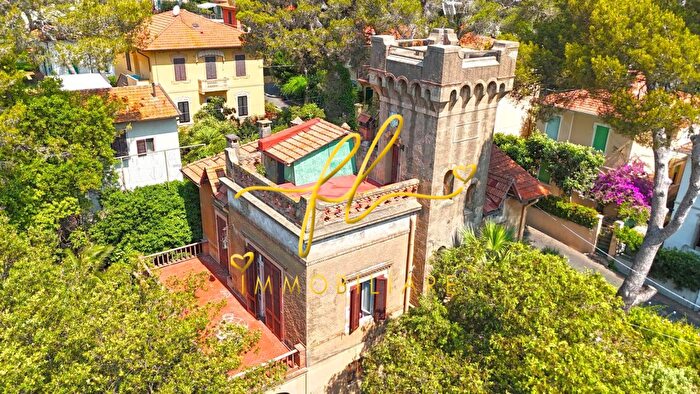 Casa con 12 locali in vendita in Rosignano Marittimo