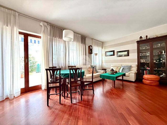 Appartamento trilocale in vendita in Via Francesco Petrarca, Napoli