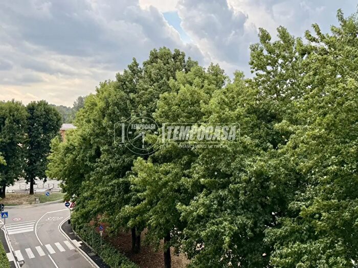 Appartamento trilocale in vendita in Via Gran Sasso d'Italia, Arona
