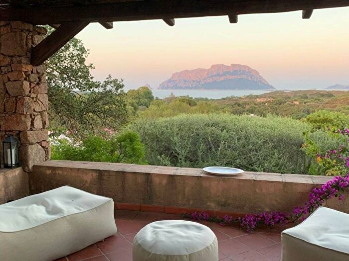 Casa trilocale in affitto in Viale Porto Istana, Murta Maria Porto Istana, Olbia