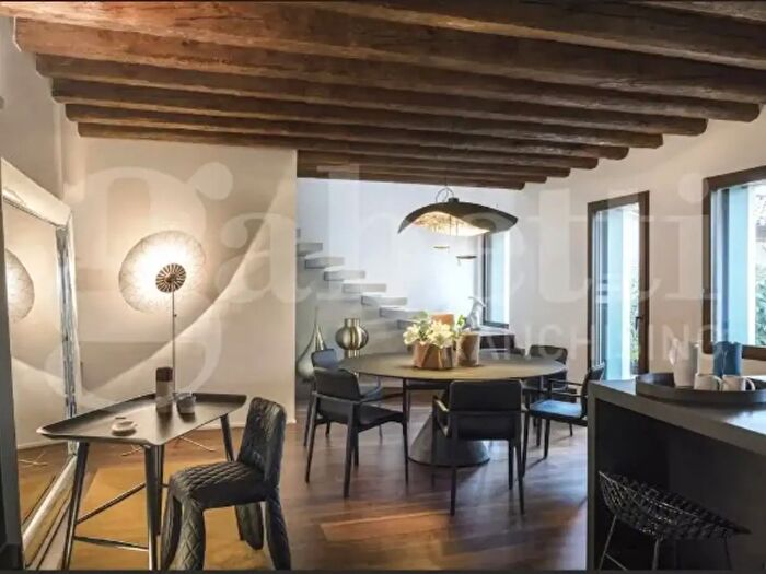 Appartamento con 6 locali in vendita in Via SantAgostino, Modena