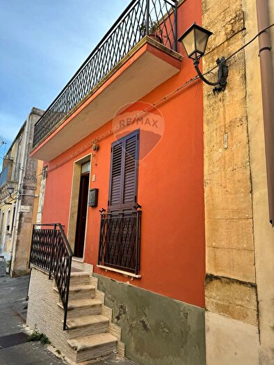 Casa con 6 locali in vendita in Via Caminito, Melilli