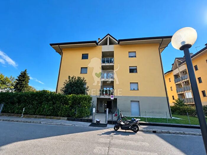 Appartamento trilocale in vendita in Viale Divisione Garibaldi Osoppo, Udine