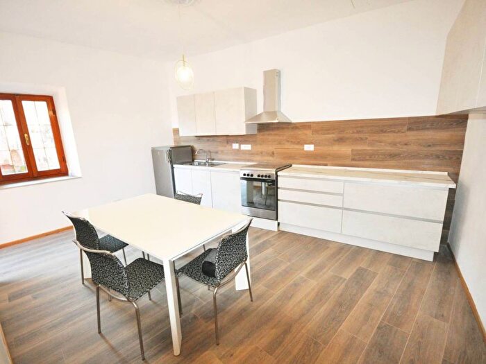 Appartamento quadrilocale in affitto in Via Villa, Bastremoli, Follo