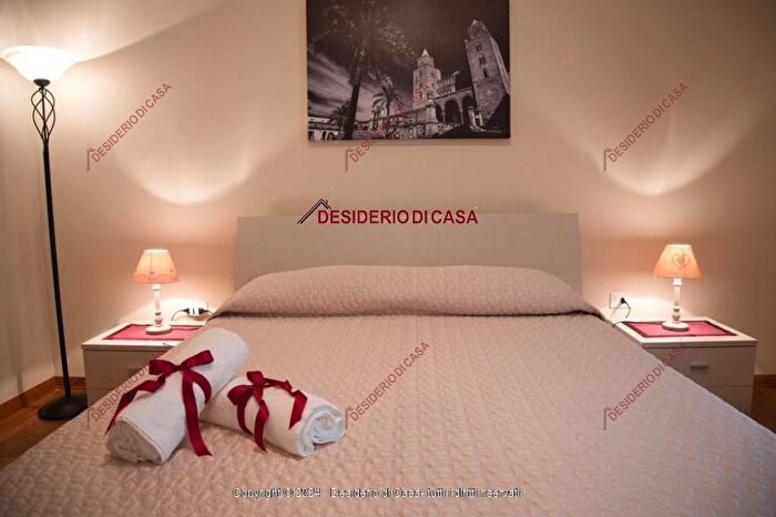 Appartamento trilocale in vendita in Via Generale Prestisimone Cefalù Pa Italia, Cefalu