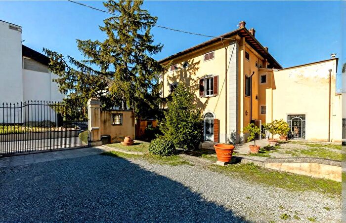 Casa con 18 locali in vendita in San Miniato