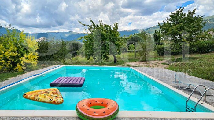 Casa con 8 locali in vendita in Via Querce De Benedictis, San Potito Sannitico