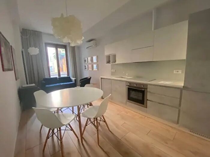 Appartamento trilocale in affitto in Via Edmondo De Amicis, Milano