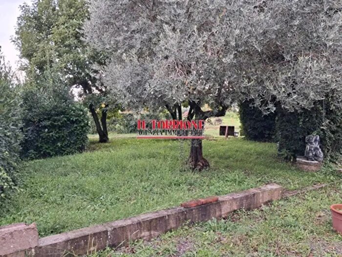 Casa quadrilocale in vendita in Via del Tiro a Segno, Pescia